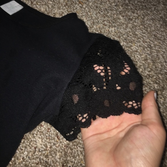 🎀•BLACK CROP TOP WITH LACE SLEEVES•🎀 - Picture 3 of 3